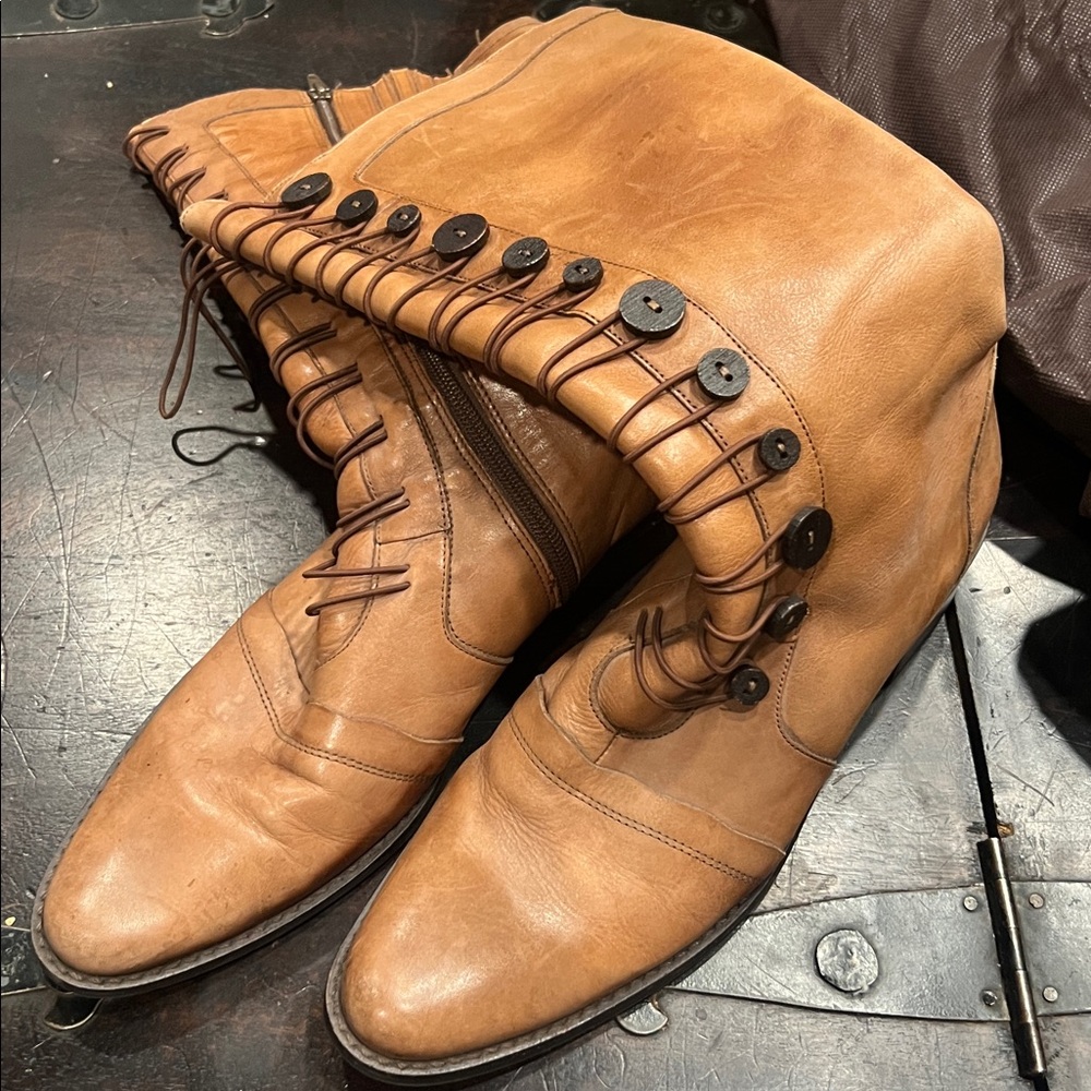 Vintage Brown Leather Button-Up Boots